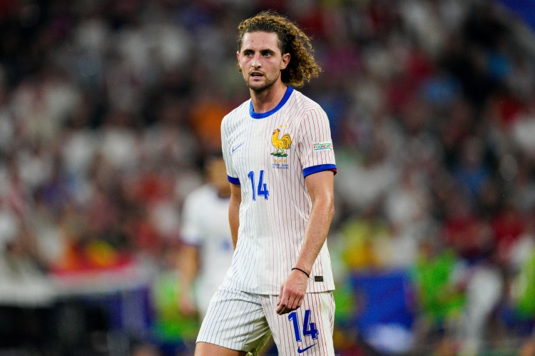 乐鱼体育平台-德尚谈拉比奥特被巴黎球迷嘘：嘘国家队的球员是不可接受的